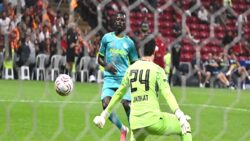 Galatasaray’dan o isim için flaş karar! Yeni sezonda takımda tutulacak