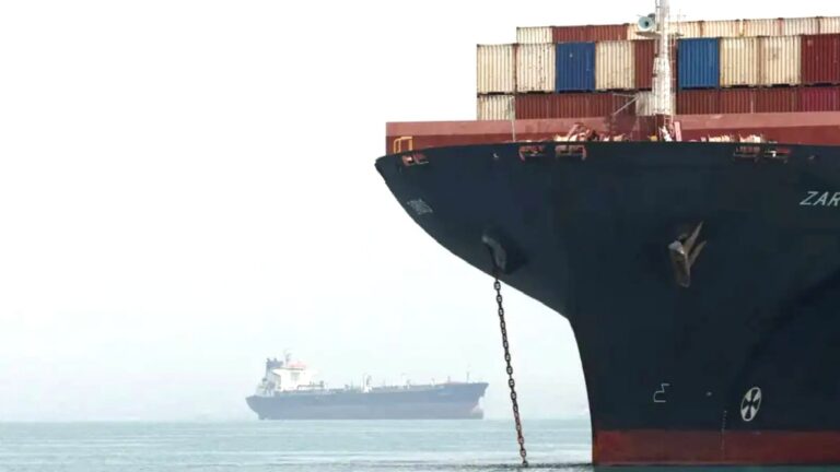 Hürmüz’de gemi trafiği hafta sonu durma noktasına geldi