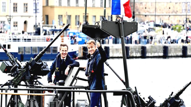 İsveç, Fransa’dan 4 savaş gemisi alımı için siparişi imzaladı, Macron ‘fırkateyn kulübü’ dedi