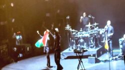 Massive Attack, Singapur’da Filistin bayrağı nedeniyle Singapur’a giriş yasağı hakkında konuştu: Gerçeküstü