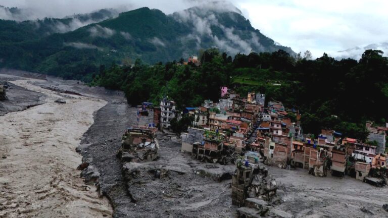 Nepal’deki sel felaketinde can kaybı 389’a ulaştı: 460’tan fazla yaralı, binden fazla kayıp var