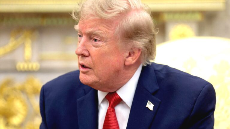 Trump: ABD askeri seçeneklerden tamamen vazgeçmiş değil