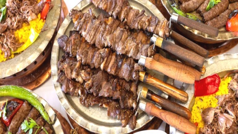 Ünlü şefler Erzurum’un lezzetlerini seçti: Cağ kebabına “dünya çapında” övgü