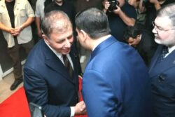 AKP’ye katılacağı iddialarıyla gündemdeydi: Cemil Tugay, AKP’li Eyyüp Kadir İnan’ı kapıda karşıladı