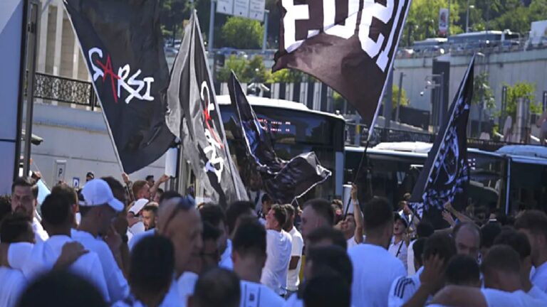 Beşiktaş taraftarı Kadıköy’de!