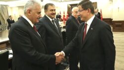 Davutoğlu’na “cumhurbaşkanına hakaret” iddiasıyla soruşturma açılmıştı: Binali Yıldırım da şikâyetçi olmuş, tazminat almış
