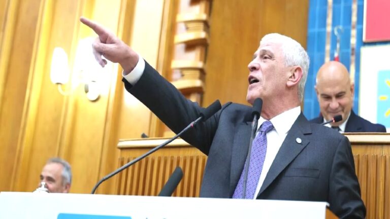 Dervişoğlu: Bahçeli, benim 30 Ağustos kutlama mesajımı kurye ile geri göndermiş, sorsanız bu memlekette onun nezaketinden bahsederler!