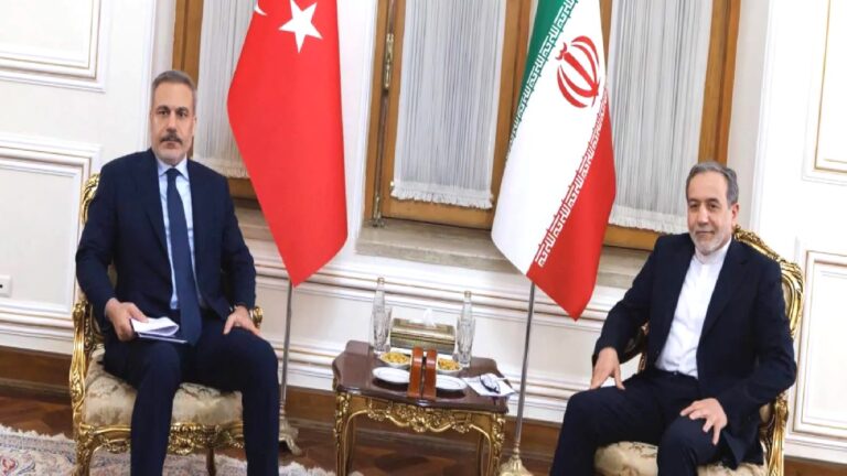 Dışişleri Bakanı Fidan, İranlı mevkidaşı Arakçi ile görüştü