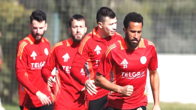 Eski Antalyasporlu Townsend’i sahada ısınırken çim silindiri ezdi
