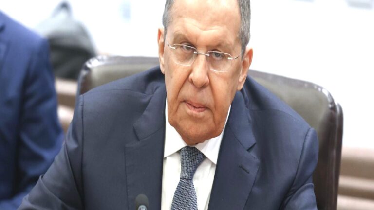 Lavrov: Almanya, Navalnıy’ın analiz ve tedavisiyle ilgili taleplerimizi görmezden geliyor