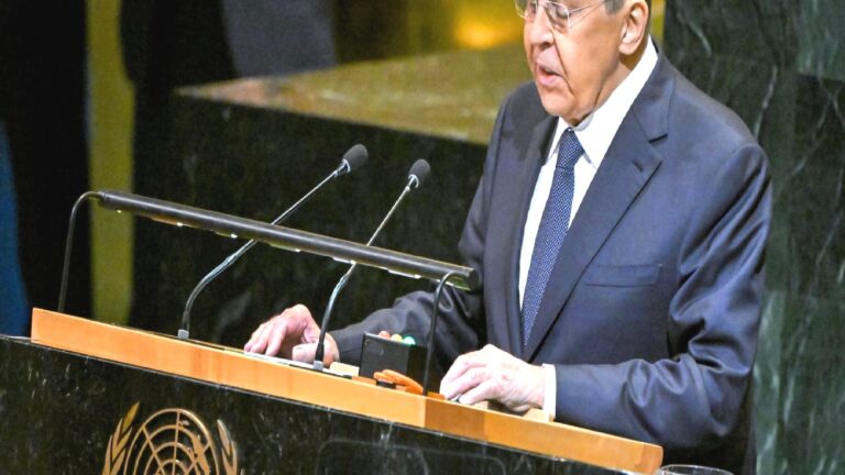Lavrov: Rusya, Ukrayna’da kalıcı barış için müzakerelere hazır