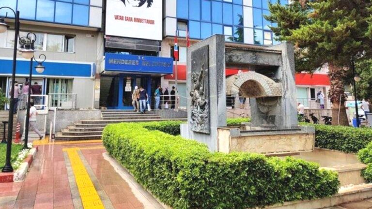 Menderes Belediyesi’ne operasyon: Eski başkanvekili ve bir kuyumcu da dahil 9 kişi gözaltına alındı