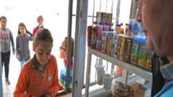 Okul kantinlerinde yeni dönem başlıyor: ‘Okul Gıdası Logosu’ 14 Eylül’de hayata geçiyor, cips ve çikolata yasak