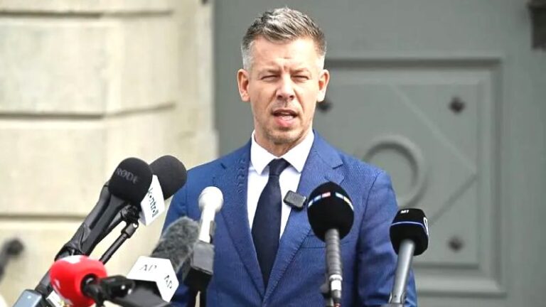 Peter Magyar: Parlamento, TISZA’nın, komünist döneme ait polis arşivlerinin gizliliğini kaldırma girişimini oyladı, Fidesz karşı oy kullandı