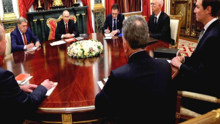 Rusya Devlet Başkanı Putin: Müzakerelerin ve arabulucuların güvenliği için elimizden gelen her şeyi yapacağız
