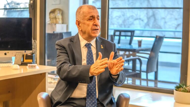 Ümit Özdağ öğretmenlere seslendi: Müfredattan çıkarılsa da çocuklara Atatürk’ü, Kurtuluş Savaşı’nı anlatmaya devam edin
